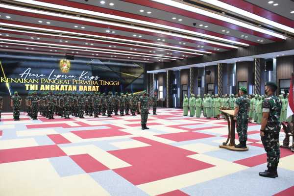Empat Perwira Tinggi TNI AD Resmi Sandang Pangkat Jenderal Bintang Tiga
