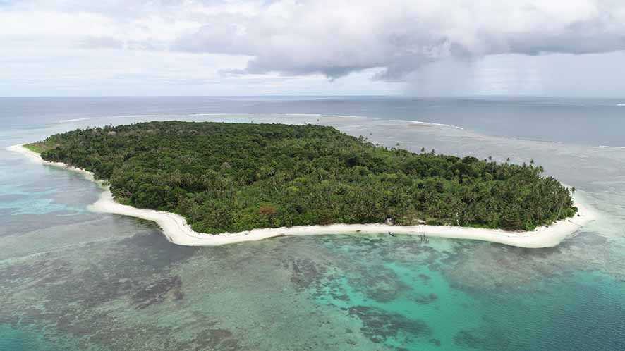 Enggano, Pulau Oseanik  dengan Pantai-Pantai Unik