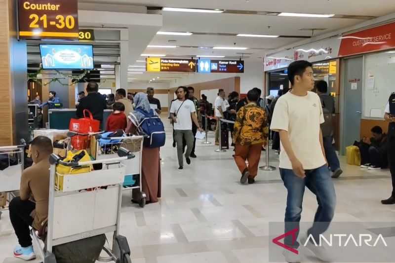 Erupsi Gunung Ruang Akibatkan 14 Penerbangan di Bandara Hasanuddin Dibatalkan