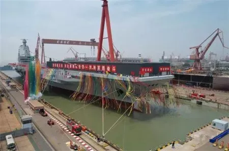 Foto Satelit Menunjukkan Kapal Induk Terbesar Tiongkok Siap Melaut