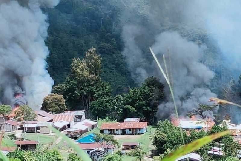 Gawat, KKB Lakukan Teror dengan Membakar Fasilitas Umum di Kiwirok, Pegunungan Bintang Papua