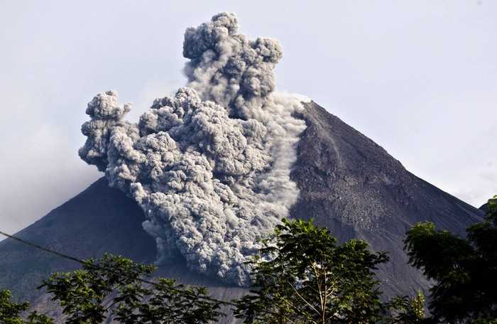 Gempar! Ternyata 3 Gunung Di Indonesia Berstatus Siaga Ini Lebih Berbahaya dari Semeru