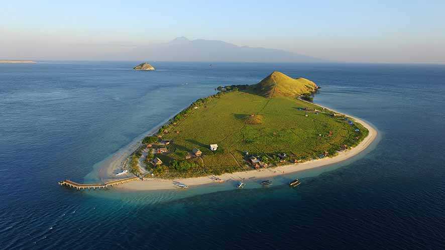 Gili Paserang, Pulau Kecil dengan  Sabana Hijau di Selat Alas