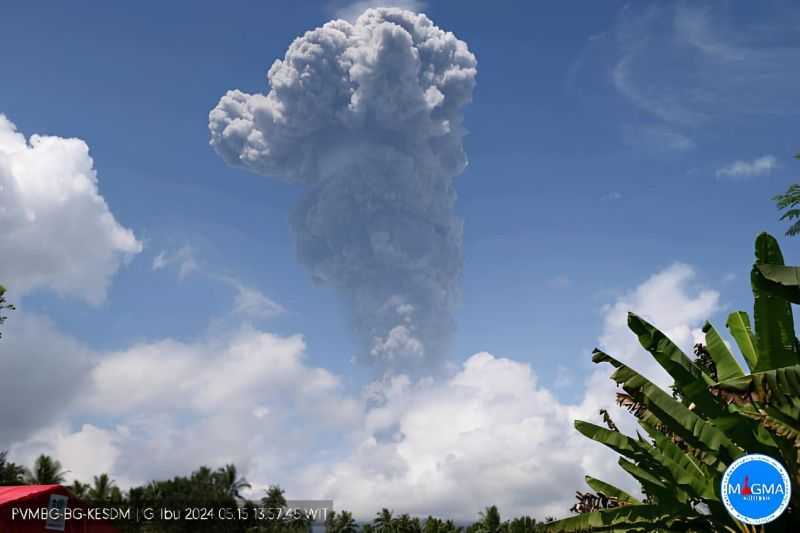 Gunung Ibu di Malut Meletus dengan Lontarkan Abu Vulkanik Setinggi 5 Kilometer