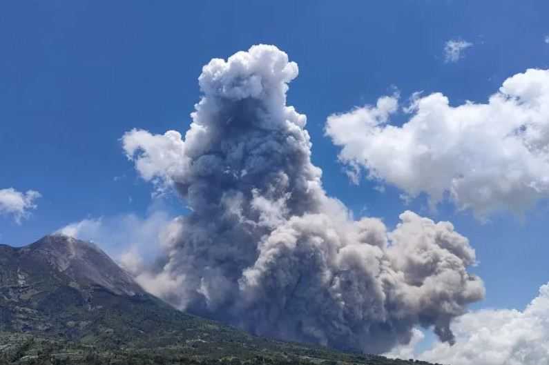 Gunung Merapi Erupsi, Warga Diimbau Jauhi Daerah Berbahaya