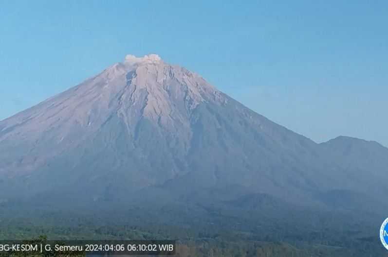 Gunung Semeru Erupsi, Warga Sekitar Diminta Waspada