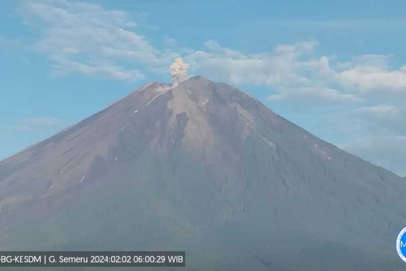 Gunung Semeru Meletus, Muntahkan Abu Vulkanik Mengarah ke Utara