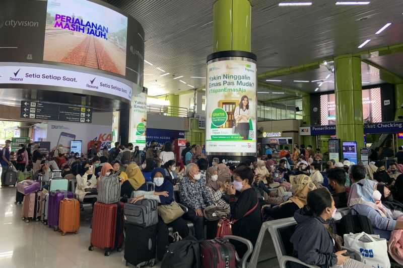 H-1 Lebaran, 35.000 Pemudik Berangkat dari Stasiun Kereta Api Jakarta