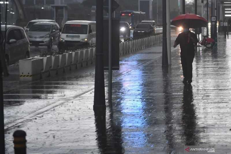 Hari Ini, Hujan Diperkirakan Turun di Sejumlah Kota Besar Siang dan Malam