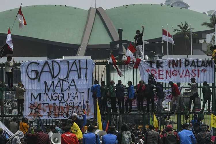 Hari Ini Mahasiswa sampai Buruh Menggelar Aksi di Depan Istana Presiden
