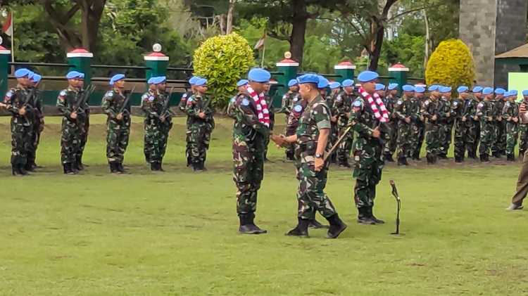 Hari Pertama Berdinas, Danrem Kolonel Agus Widodo Lepas Satgas Kizi TNI Konga XX-T Monusco/Congo TA 2023