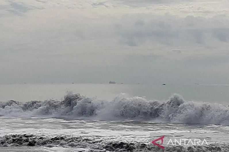 Hati-hati Liburan Di Pantai Selatan, BMKG Perkirakan Gelombang Tinggi ...