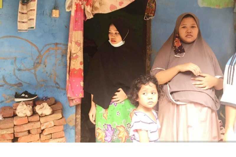 HIndari Terjangan Banjir Bandang, Ibu Hamil Sembilan Bulan di Bogor Panjat Genteng