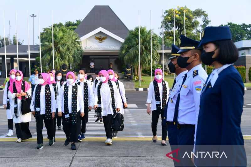 Ibu Negara Tinjau Vaksinasi Covid-19 dan Pameran UMKM di NTT