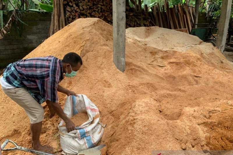 Indonesia Power Manfaatkan Sekam Padi dan Serbuk Kayu Sebagai Energi Biomassa di Lombok