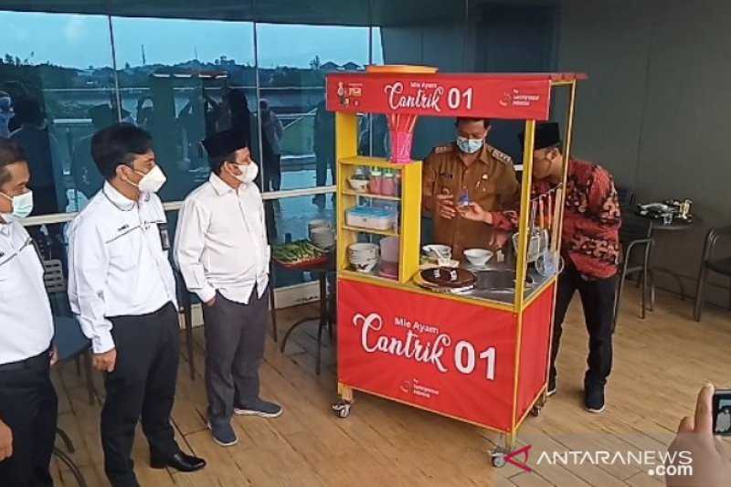 INKA Salurkan Bantuan Modal Usaha untuk Santri di Kota Madiun