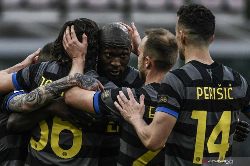 Inter Tundukkan Genoa 3-0 untuk Unggul Tujuh Poin atas Milan