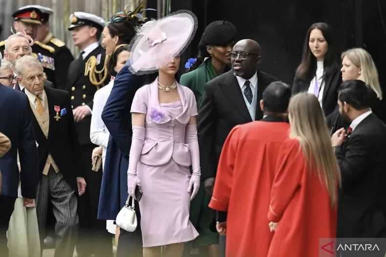 Intip Penampilan Anggun Katy Perry di Seremoni Penabalan Raja Charles III