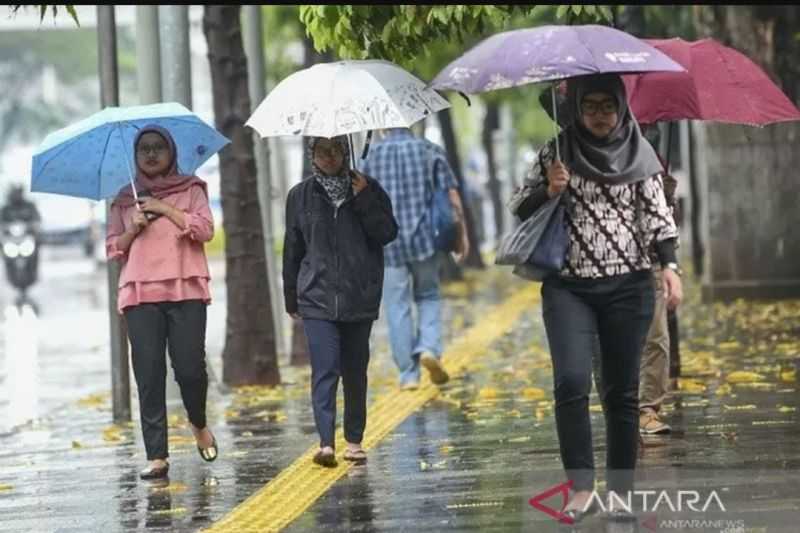Jakarta Diramalkan Hujan Sore Ini, Petir Angin Kencang Terjadi di Tiga Wilayah