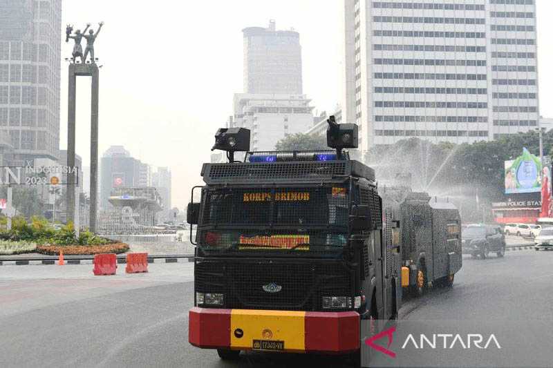 Jalan-jalan Protokol Jakarta Mulai Disemprot