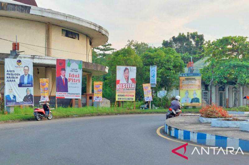 Jangan Pasang Peraga Kampanye di Sembarang Tempat