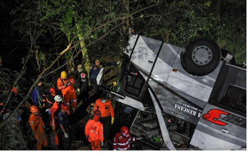 Jasa Raharja Serahkan Santunan ke Ahli Waris Korban Kecelakaan Bus Sri Padma di Sumedang