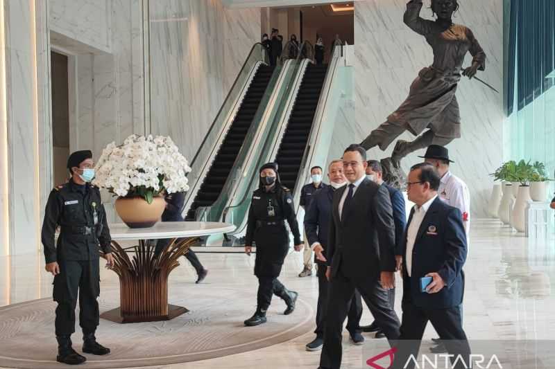 Jelang Pengumuman Nama Capres, Anies Baswedan Tiba di NasDem Tower