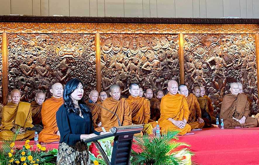 Jelang Waisak, 40 Bhikku Thudong Lakukan Perjalanan Spiritual ke Candi Borobudur