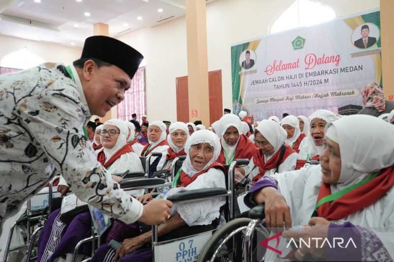 Jemaah Calon Haji Lansia dan Disabilitas Prioritas di Kelas Bisnis maskapai
