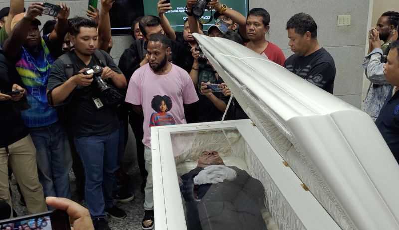 Jenazah Mantan Gubernur Papua, Lukas Enembe, Tiba di Jayapura Kamis