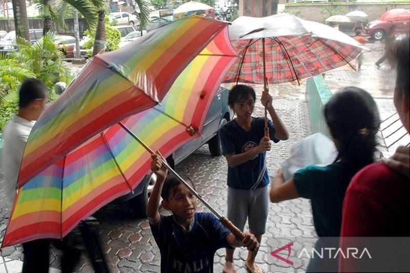 Kabar Buruk dari BMKG: Waspadai Potensi Hujan Kilat dan Angin di Jaksel dan Jaktim