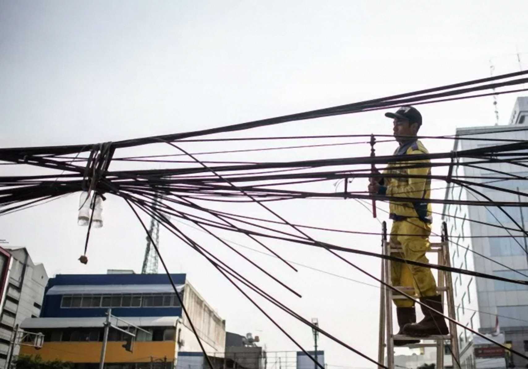 Kabel Udara yang Semrawut Mulai Ditata