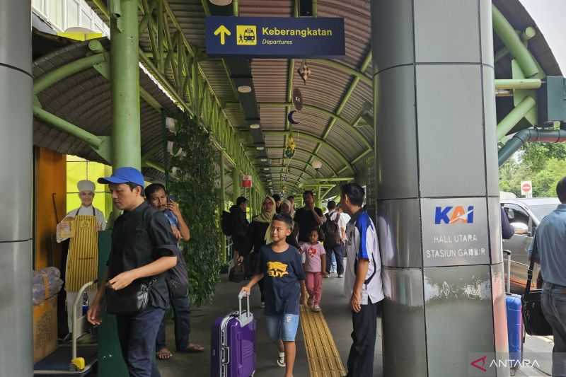 KAI Catat 19.192 Pemudik Berangkat dari Stasiun Gambir pada H-4 Lebaran