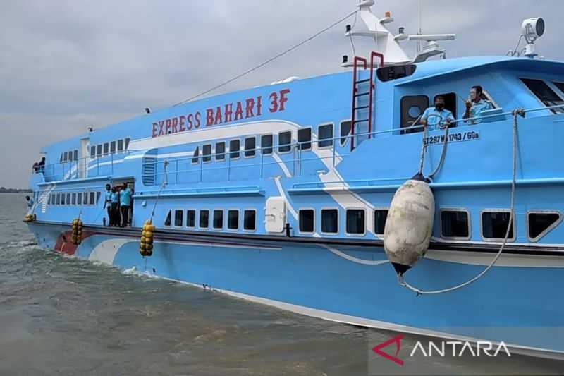 Kapal Gagal Berlayar, Ratusan Wisatawan Tertahan di Pulau Karimunjawa