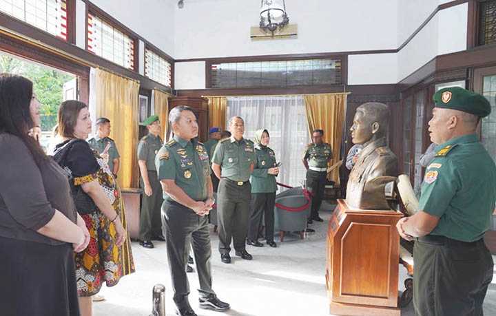 Kasad Kunjungi Museum Jenderal Besar A.H Nasution