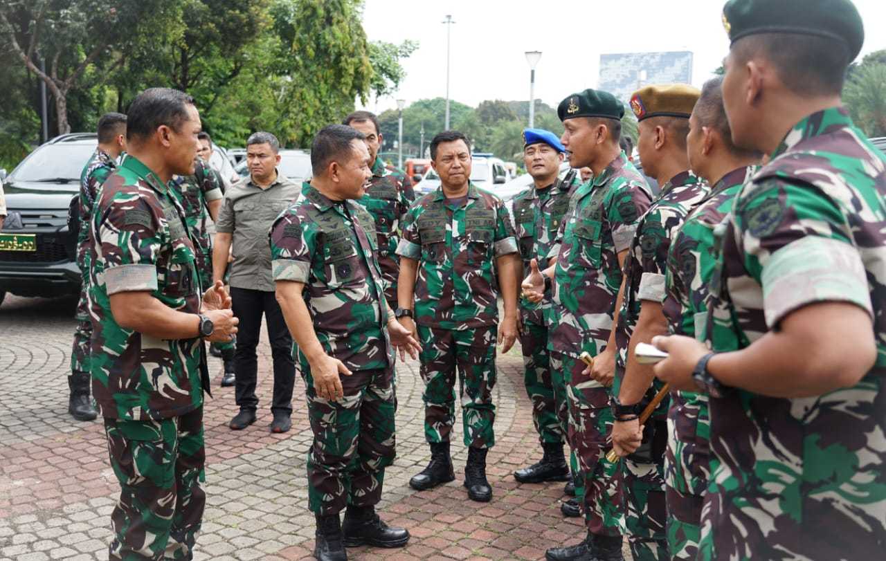 Kasad Memastikan Kesiapsiagaan Pasukan Pengamanan Aksi Unras di Posko Monas