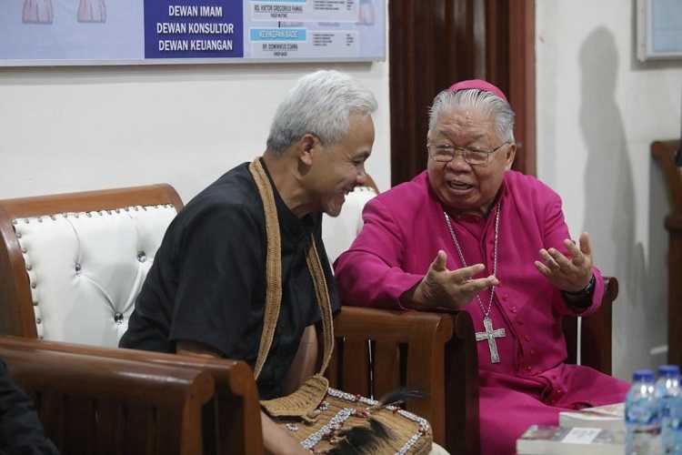 Keakraban Ganjar dengan Uskup Agung Merauke, Bicara Blak-blakan soal Pemilu Hingga Papua