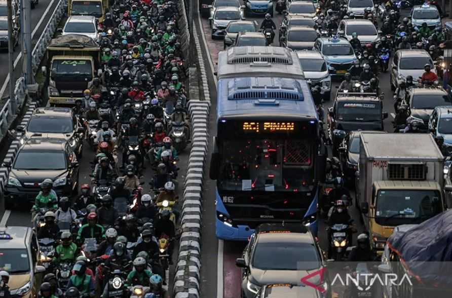 Kebijakan WFH Dinilai Mendesak untuk Pangkas Polusi Udara Jakarta, Apa Alasannya?