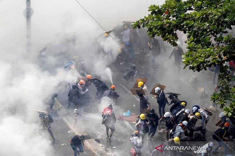 Kekejaman Myanmar, Tiga Tewas Lompat Gedung