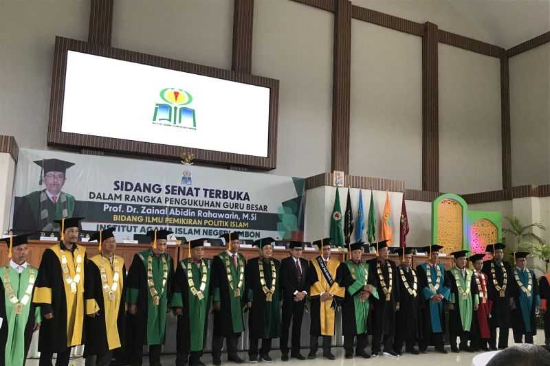 Kemenag Kukuhkan Rektor IAIN Ambon sebagai Guru Besar