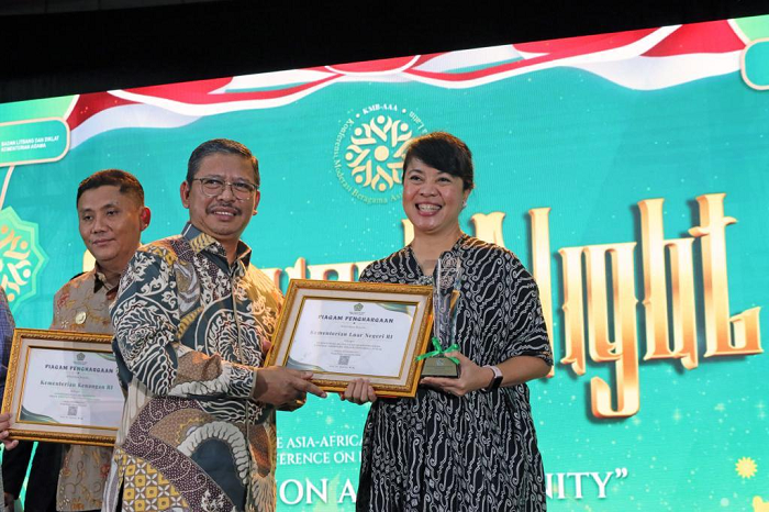 Kemlu RI Raih Penghargaan Kementerian Paling Aktif Promosikan Moderasi Beragama