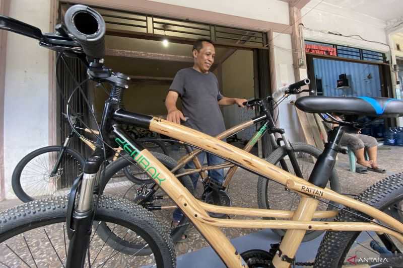 Keren, Perajin Ini Ekspor Sepeda Terbuat dari Rotan ke Prancis