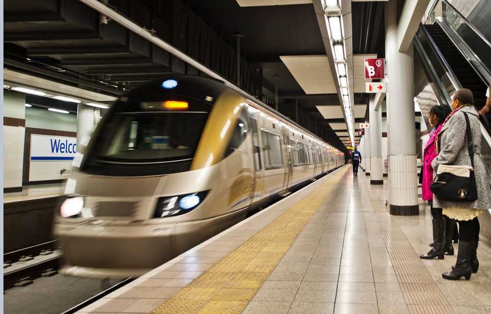 Kereta Ekspres Gauteng Menggunakan Panel Surya untuk Memberi Daya di Stasiunnya, Berikut Strategi Penjualan Tiketnya