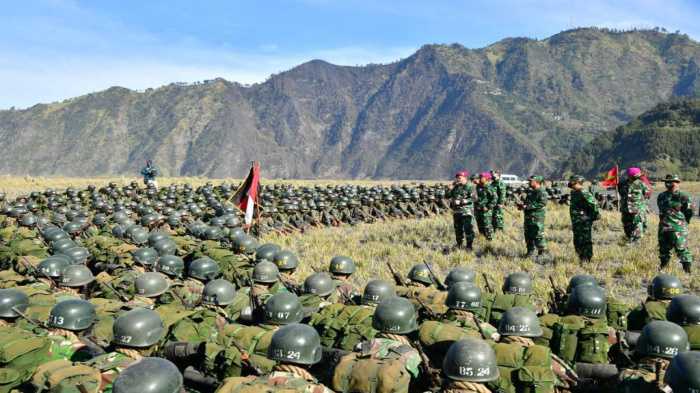 Ketika Siswa Komando Marinir Serbu Padang Pasir Bromo