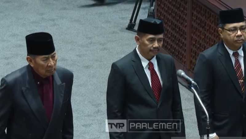 Ketua DPR Puan Maharani Lantik Tiga Anggota PAW dalam Rapat Paripurna