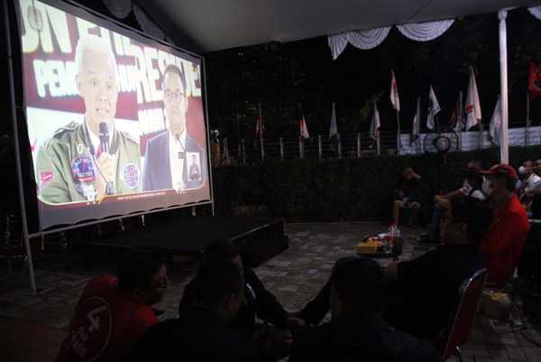 Ketua TPD Ganjar-Mahfud DKI Jakarta Nobar Debat Ketiga Bersama Ratusan Relawan 2