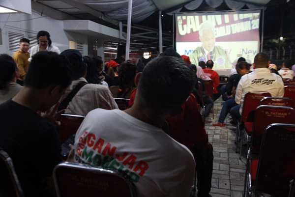 Ketua TPD Ganjar-Mahfud DKI Jakarta Nobar Debat Ketiga Bersama Ratusan Relawan 4