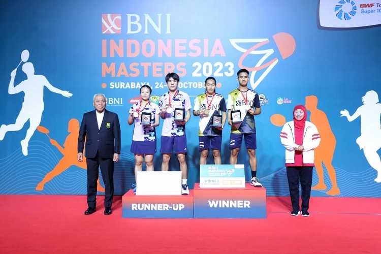 Khofifah Bangga dengan Prestasi Altletnya di Indonesia Masters Super 100