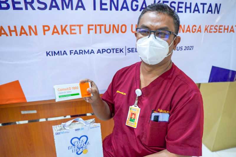 Kimia Farma Bagikan 15.900 Paket Suplemen Untuk Para Nakes