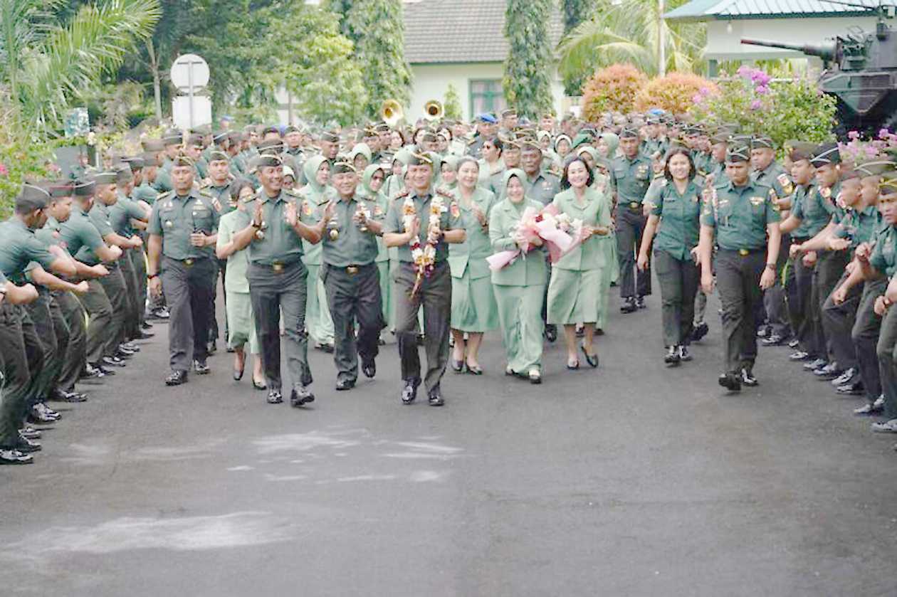 Kodam XIII/Merdeka Adakan Tradisi Penjemputan-Penerimaan Pangdam Baru